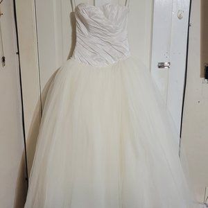 VERA WANG WHITE WEDDING DRESS